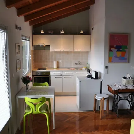 Radoslava アパート イェゼラ